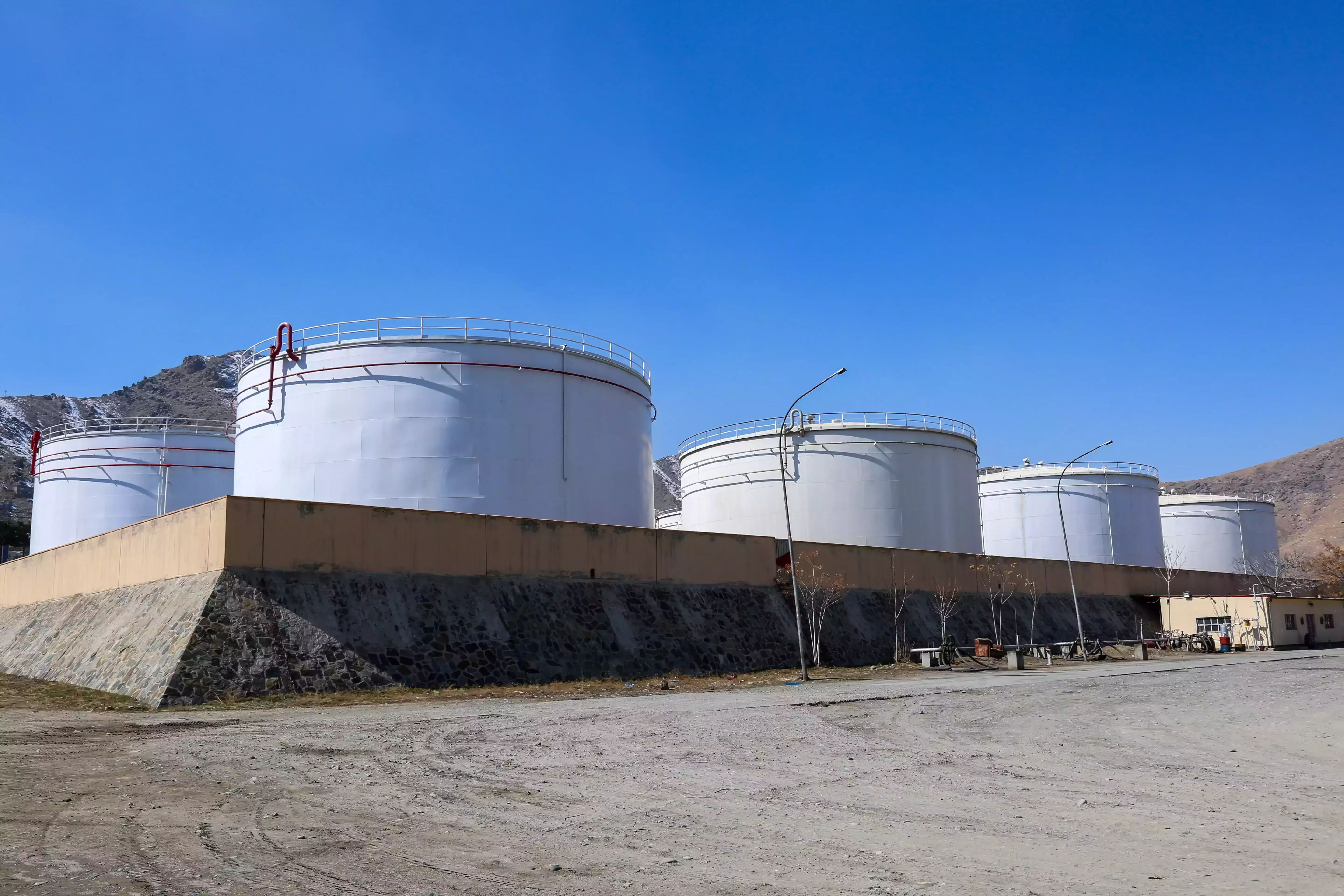 AOGC (Afghanistan Oil and Gas Corporation) signs 204000-liters petrol oil supply contract with Brishna Company